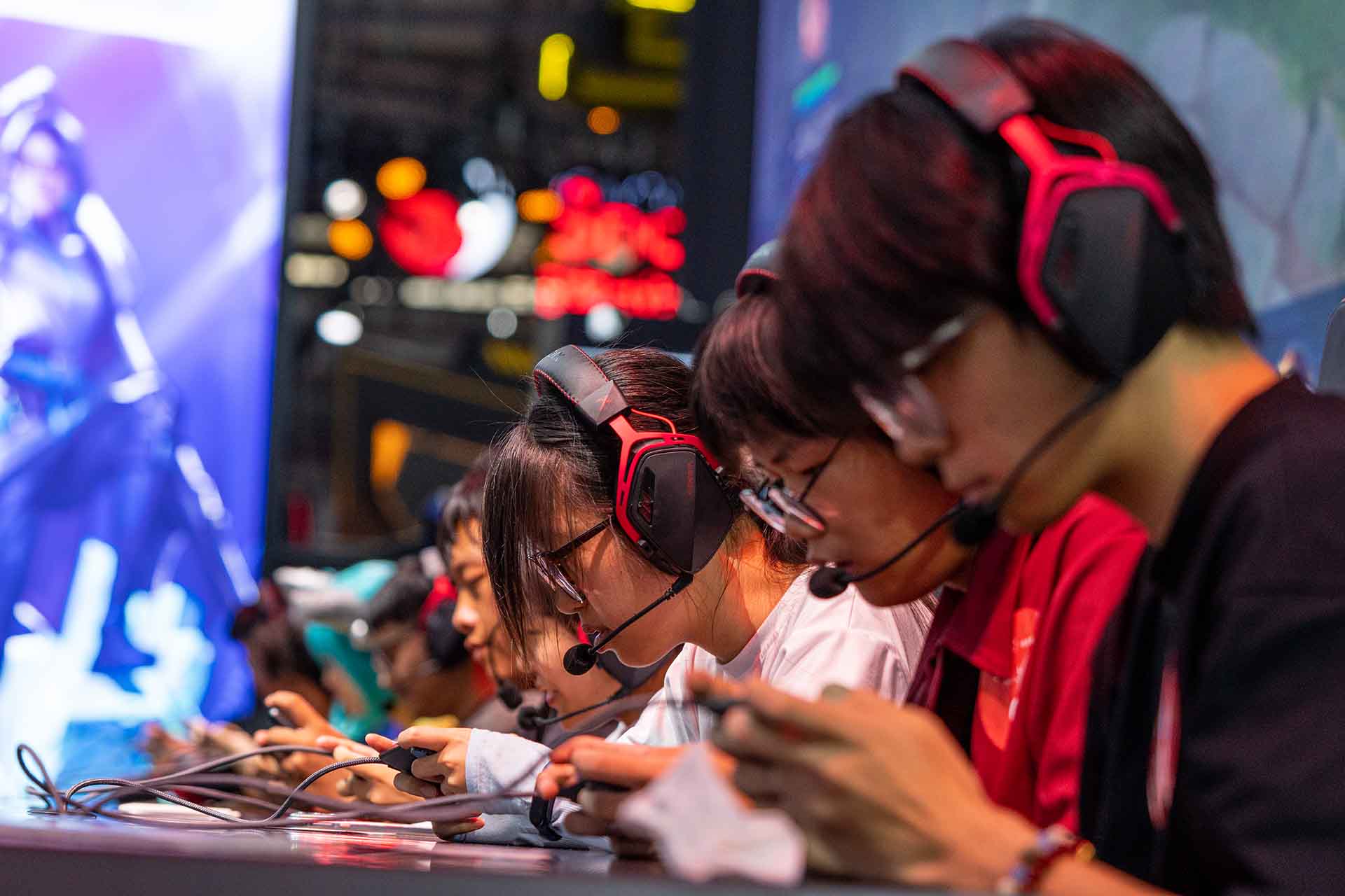 Players participating in live event at ChinaJoy